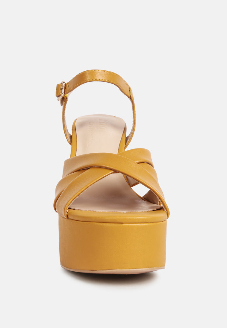 De-Vil Crisscross Straps Block Heel Sandals In Tan